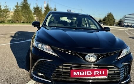 Toyota Camry, 2021 год, 3 600 000 рублей, 2 фотография