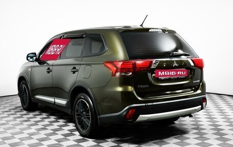 Mitsubishi Outlander III рестайлинг 3, 2016 год, 1 500 000 рублей, 7 фотография