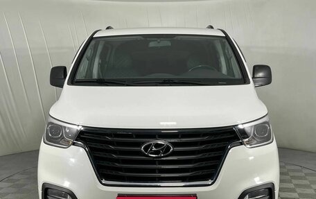 Hyundai H-1 II рестайлинг, 2021 год, 3 330 000 рублей, 2 фотография