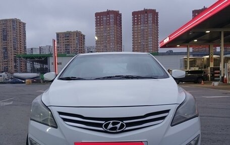 Hyundai Solaris II рестайлинг, 2015 год, 690 000 рублей, 3 фотография