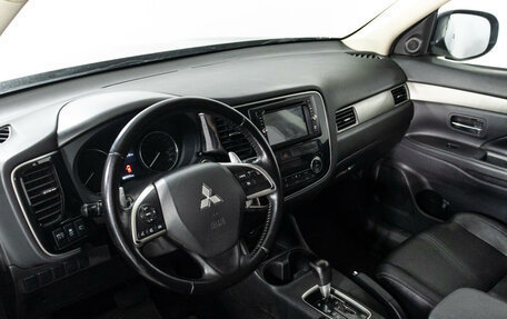 Mitsubishi Outlander III рестайлинг 3, 2013 год, 1 799 000 рублей, 11 фотография