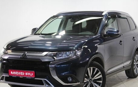 Mitsubishi Outlander III рестайлинг 3, 2021 год, 3 090 000 рублей, 1 фотография