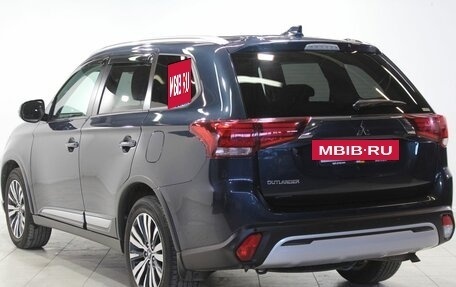 Mitsubishi Outlander III рестайлинг 3, 2021 год, 3 090 000 рублей, 7 фотография