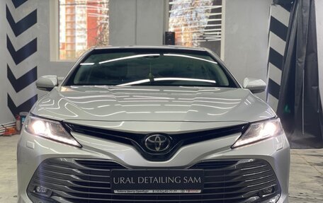 Toyota Camry, 2019 год, 3 100 000 рублей, 1 фотография