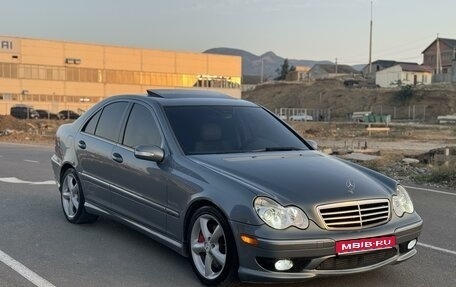 Mercedes-Benz C-Класс, 2004 год, 1 100 000 рублей, 1 фотография