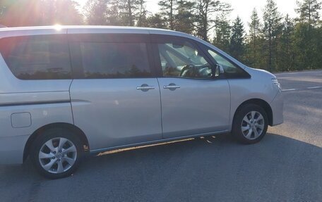 Nissan Serena IV, 2014 год, 1 600 000 рублей, 2 фотография