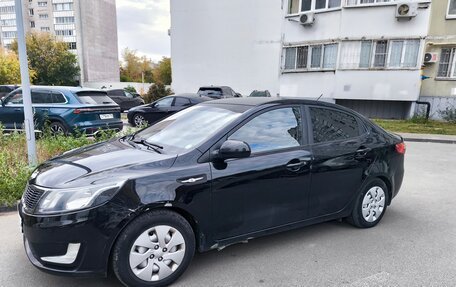 KIA Rio III рестайлинг, 2013 год, 800 000 рублей, 3 фотография