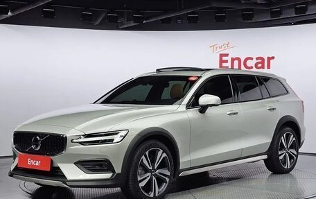 Volvo V60 Cross Country II, 2021 год, 5 426 100 рублей, 1 фотография