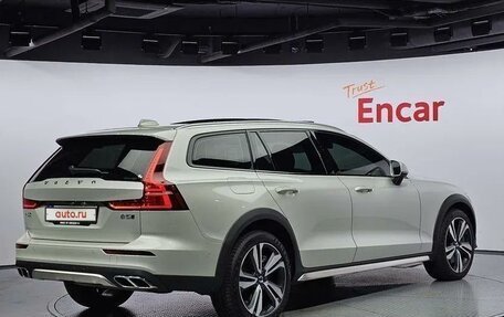 Volvo V60 Cross Country II, 2021 год, 5 426 100 рублей, 4 фотография