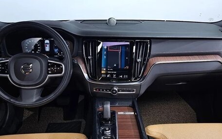 Volvo V60 Cross Country II, 2021 год, 5 426 100 рублей, 8 фотография