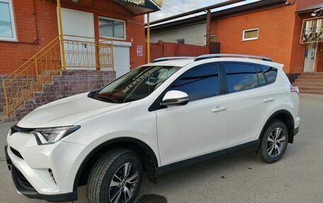 Toyota RAV4, 2017 год, 3 100 000 рублей, 6 фотография