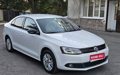 Volkswagen Jetta VI, 2014 год, 1 325 000 рублей, 2 фотография