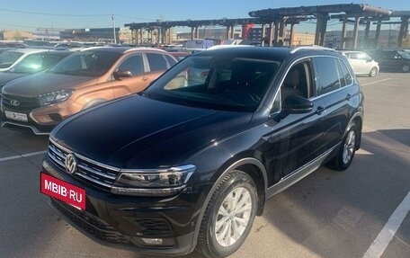 Volkswagen Tiguan II, 2018 год, 2 580 000 рублей, 3 фотография