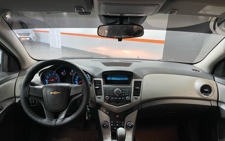 Chevrolet Cruze II, 2010 год, 799 000 рублей, 9 фотография