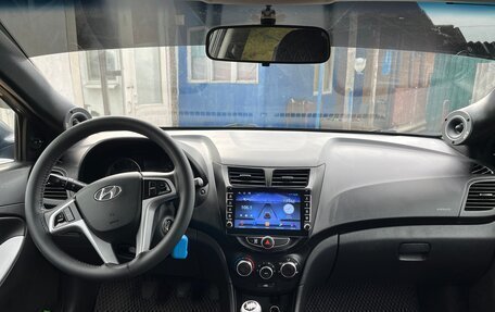 Hyundai Solaris II рестайлинг, 2012 год, 720 000 рублей, 9 фотография