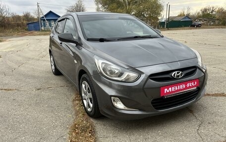 Hyundai Solaris II рестайлинг, 2012 год, 720 000 рублей, 3 фотография