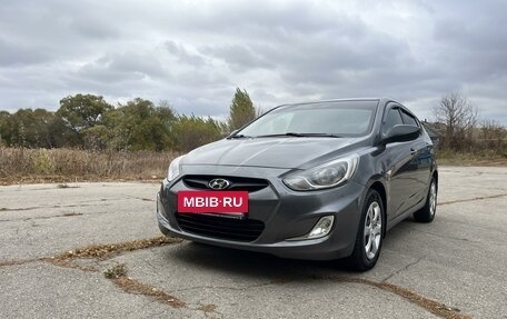 Hyundai Solaris II рестайлинг, 2012 год, 720 000 рублей, 2 фотография