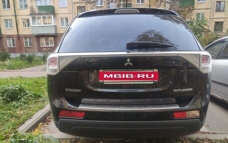 Mitsubishi Outlander III рестайлинг 3, 2013 год, 1 490 000 рублей, 5 фотография