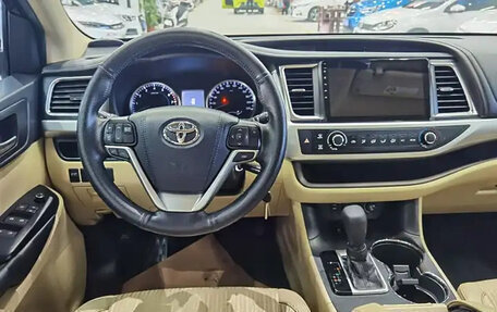 Toyota Highlander III, 2020 год, 3 020 000 рублей, 9 фотография