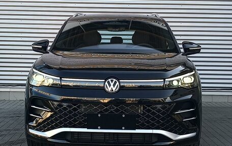 Volkswagen Tiguan, 2024 год, 6 850 000 рублей, 2 фотография