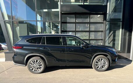 Toyota Highlander, 2024 год, 6 650 000 рублей, 4 фотография