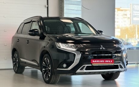 Mitsubishi Outlander III рестайлинг 3, 2021 год, 2 890 000 рублей, 3 фотография