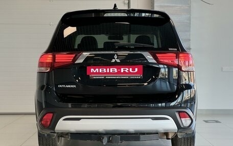 Mitsubishi Outlander III рестайлинг 3, 2021 год, 2 890 000 рублей, 5 фотография