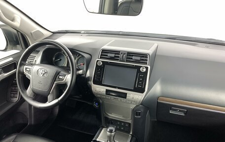 Toyota Land Cruiser Prado 150 рестайлинг 2, 2018 год, 6 300 000 рублей, 11 фотография