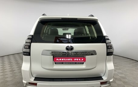 Toyota Land Cruiser Prado 150 рестайлинг 2, 2018 год, 6 300 000 рублей, 6 фотография