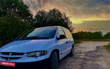 Plymouth Voyager III, 1999 год, 300 000 рублей, 1 фотография