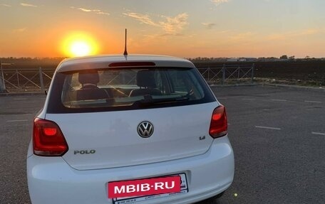 Volkswagen Polo VI (EU Market), 2011 год, 830 000 рублей, 2 фотография