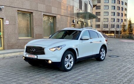 Infiniti FX II, 2013 год, 2 800 000 рублей, 3 фотография