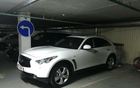 Infiniti FX II, 2013 год, 2 800 000 рублей, 13 фотография