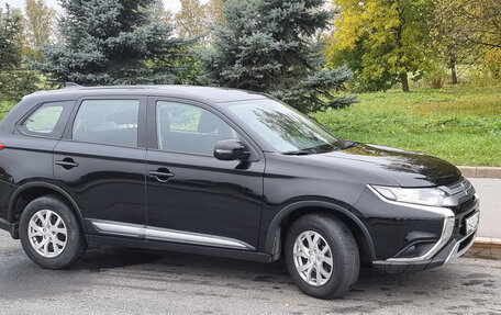 Mitsubishi Outlander III рестайлинг 3, 2019 год, 2 185 000 рублей, 13 фотография