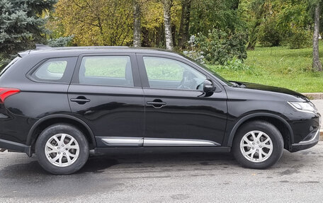 Mitsubishi Outlander III рестайлинг 3, 2019 год, 2 185 000 рублей, 12 фотография