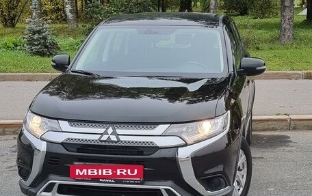 Mitsubishi Outlander III рестайлинг 3, 2019 год, 2 185 000 рублей, 9 фотография