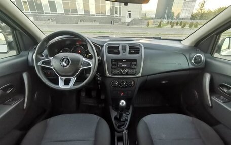 Renault Logan II, 2019 год, 850 000 рублей, 11 фотография