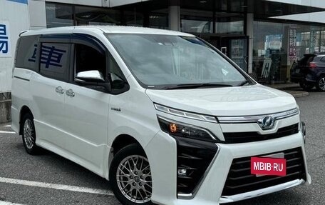 Toyota Voxy III, 2020 год, 3 405 000 рублей, 2 фотография