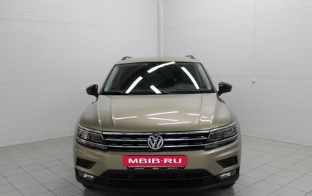 Volkswagen Tiguan II, 2020 год, 2 850 000 рублей, 2 фотография