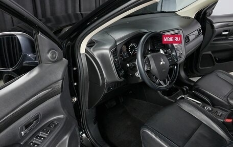 Mitsubishi Outlander III рестайлинг 3, 2016 год, 2 337 000 рублей, 7 фотография