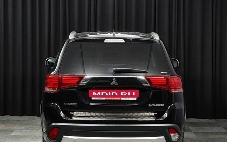 Mitsubishi Outlander III рестайлинг 3, 2016 год, 2 337 000 рублей, 5 фотография