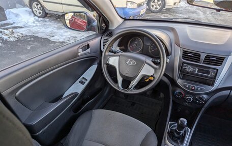 Hyundai Solaris II рестайлинг, 2012 год, 500 000 рублей, 12 фотография