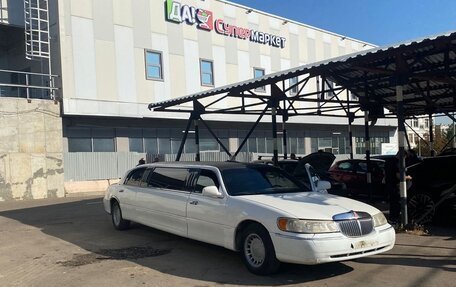 Lincoln Town Car III рестайлинг, 1999 год, 250 000 рублей, 3 фотография