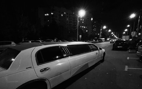 Lincoln Town Car III рестайлинг, 1999 год, 250 000 рублей, 10 фотография