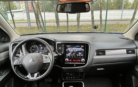 Mitsubishi Outlander III рестайлинг 3, 2020 год, 3 250 000 рублей, 2 фотография