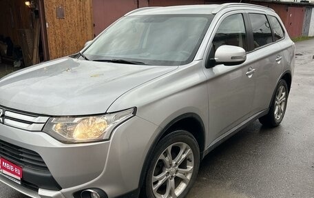 Mitsubishi Outlander III рестайлинг 3, 2014 год, 1 700 000 рублей, 1 фотография