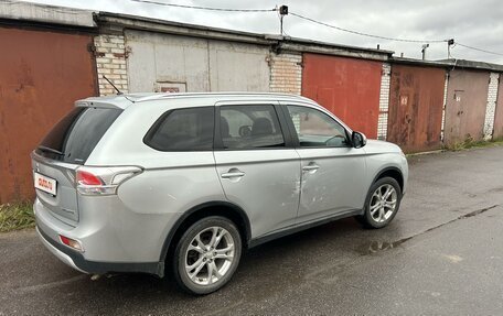 Mitsubishi Outlander III рестайлинг 3, 2014 год, 1 700 000 рублей, 3 фотография