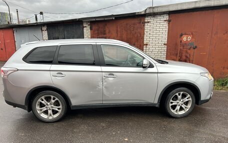 Mitsubishi Outlander III рестайлинг 3, 2014 год, 1 700 000 рублей, 5 фотография