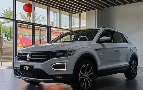 Volkswagen T-Roc I, 2021 год, 1 679 000 рублей, 1 фотография