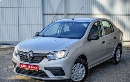 Renault Logan II, 2018 год, 823 000 рублей, 1 фотография